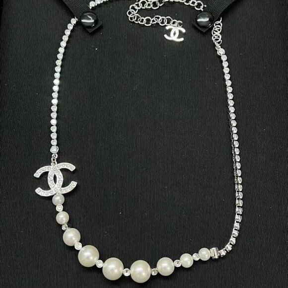 CHANEL Glamorous with Pearls Necklace Authentic - Picture 2 of 4